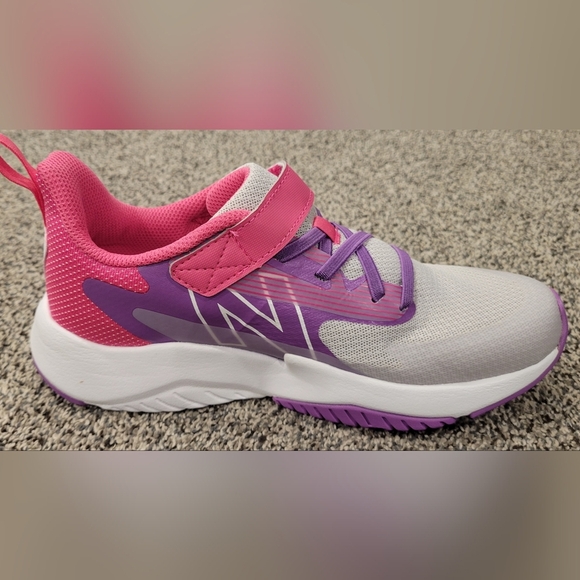 New Balance Rave Run V2 Gray Purple Shoes US size 4.5 (big kid) or womens 6 - Picture 2 of 10